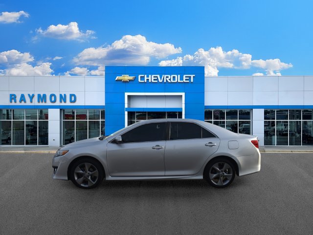 Used 2014 Toyota Camry SE FWD image 6