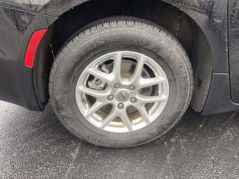 Used 2024 Chrysler Pacifica Touring-L image 11