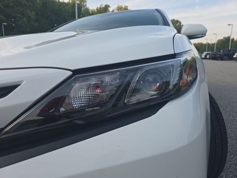 Used 2024 Toyota Camry SE w/ Convenience Package FWD image 28