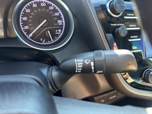 Used 2020 Toyota Camry LE image 26