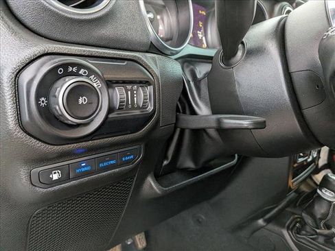 Used 2022 Jeep Wrangler Unlimited Sahara w/ Cold Weather Group image 16