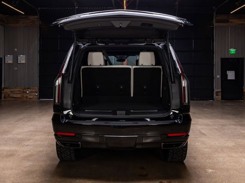 Used 2025 Cadillac Escalade Sport Platinum image 9