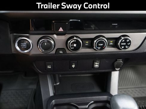 Used 2017 Toyota Tacoma TRD Sport w/ Tow Package AWD/4WD image 20