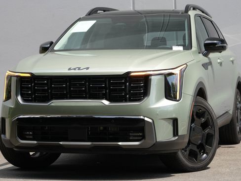 Used 2025 Kia Sorento SX AWD/4WD image 3