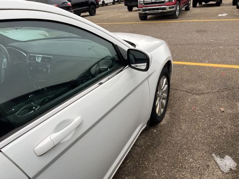 Used 2013 Chrysler 200 Touring image 19