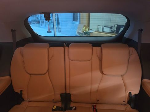 Used 2024 Kia Carnival EX FWD image 41