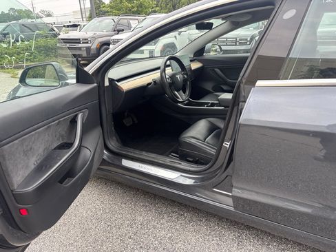 Used 2018 Tesla Model 3 Long Range RWD image 9