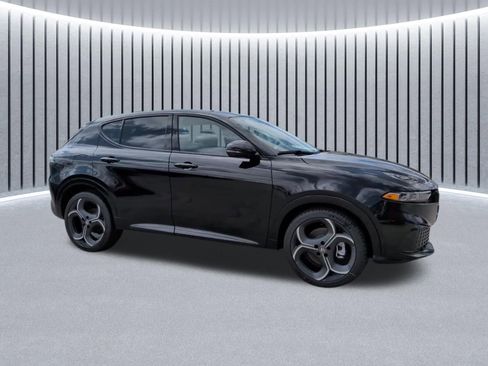 New 2026 Alfa Romeo Tonale w/ Black Premium Package image 4