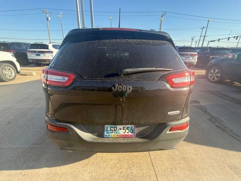 Used 2016 Jeep Cherokee Latitude FWD image 7