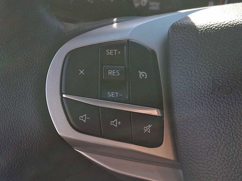 Used 2022 Ford Explorer XLT w/ Equipment Group 202A AWD/4WD image 19