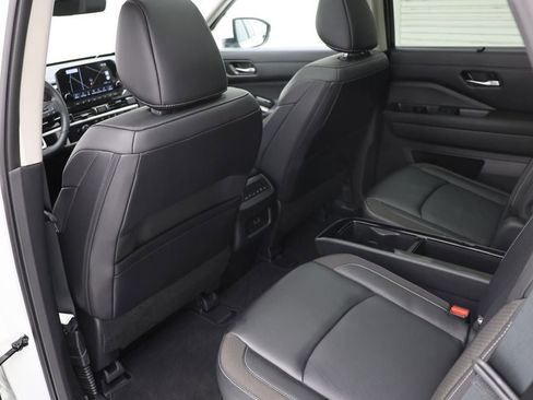 Used 2024 Nissan Pathfinder SL w/ SL Premium Package image 12