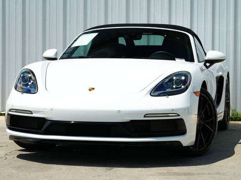 Used 2024 Porsche 718 Boxster image 3