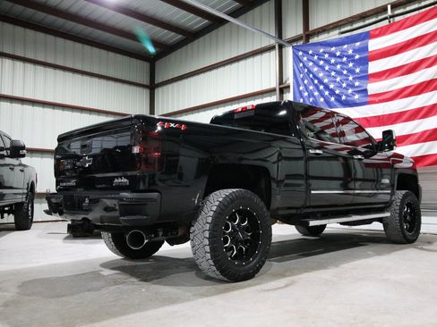 Used 2019 Chevrolet Silverado 2500 High Country w/ Duramax Plus Package AWD/4WD image 11