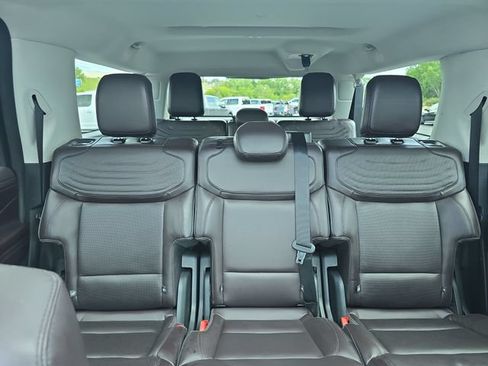 Certified 2025 Ford Expedition Max Platinum w/ Platinum Ultimate Package AWD/4WD image 16