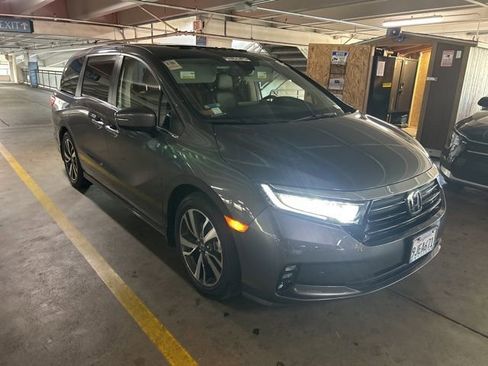 Used 2024 Honda Odyssey Touring image 1