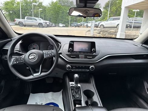 Used 2023 Nissan Altima 2.5 S FWD image 12
