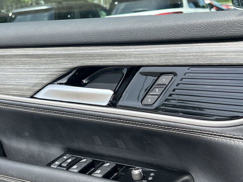 Used 2024 Jeep Wagoneer Series III AWD/4WD image 15