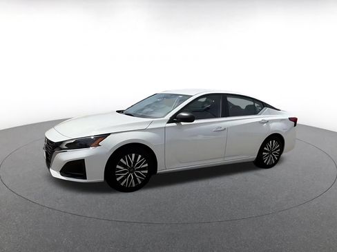 Used 2025 Nissan Altima 2.5 SV FWD image 7