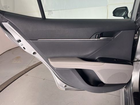 Used 2019 Toyota Camry SE w/ Carpet Mat Package FWD image 27