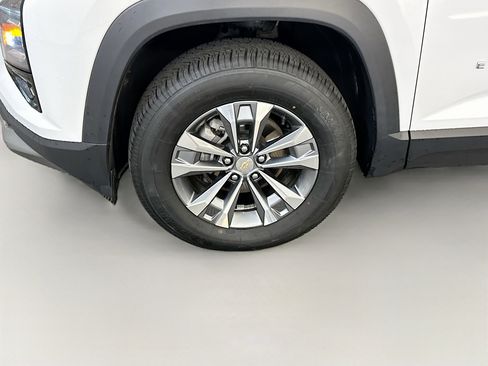 Used 2025 Chevrolet Equinox LT w/ Convenience Package II image 11