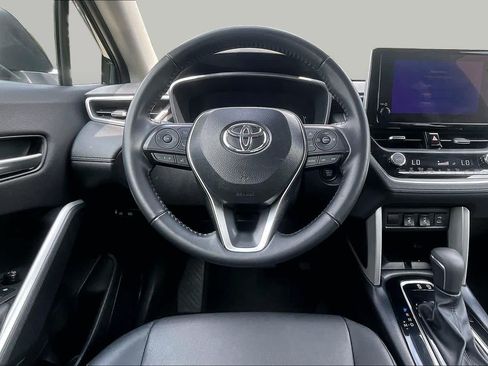 Certified 2025 Toyota Corolla Cross XLE AWD/4WD image 5