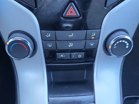 Used 2015 Chevrolet Cruze LS image 26