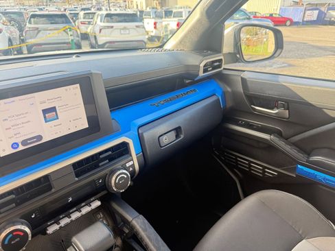 Used 2025 Toyota Tacoma TRD Off-Road image 35