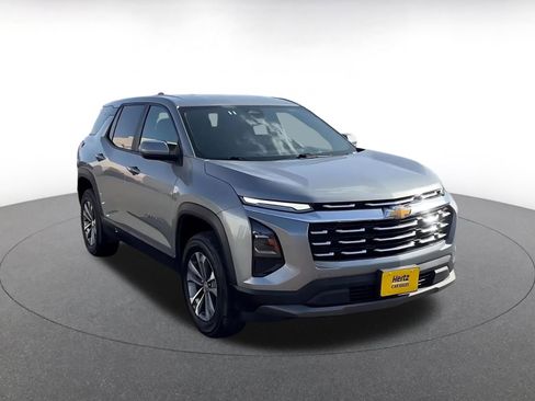 Used 2025 Chevrolet Equinox LT FWD image 3