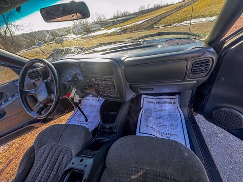 Used 2002 Chevrolet S10 Pickup LS w/ LS Preferred Equipment Group image 18