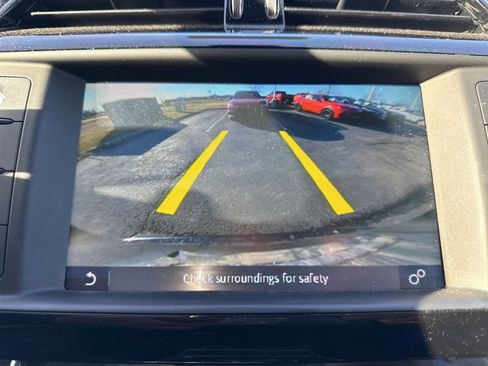 Used 2017 Jaguar F-PACE Premium image 24