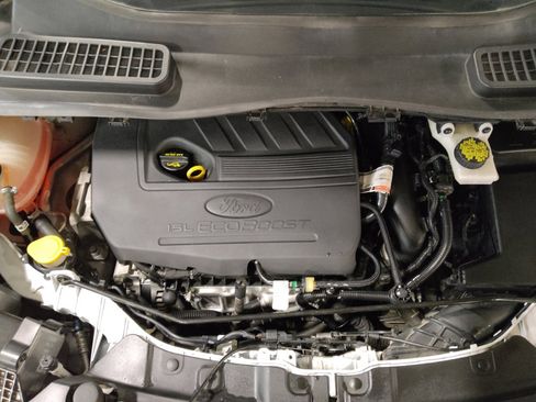 Used 2017 Ford Escape SE w/ Equipment Group 201A FWD image 30