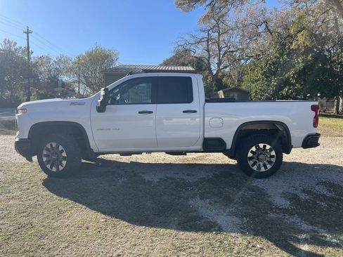 Used 2025 Chevrolet Silverado 2500 Custom w/ Custom Value Package image 2