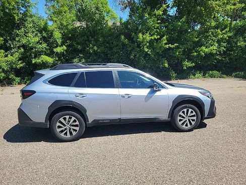 Used 2023 Subaru Outback Premium AWD/4WD image 10