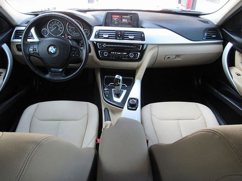 Used 2018 BMW 320i xDrive Sedan image 9