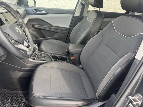 Used 2023 Volkswagen Taos SE w/ Panoramic Sunroof Package image 15
