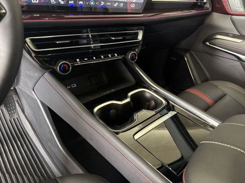 Used 2025 Chevrolet Traverse RS w/ LPO, Floor Liner Package FWD image 21