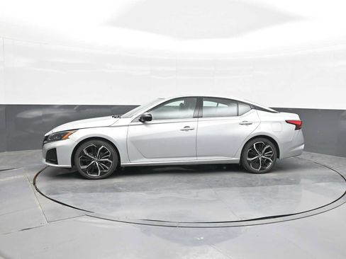 Used 2024 Nissan Altima 2.5 SR FWD image 5