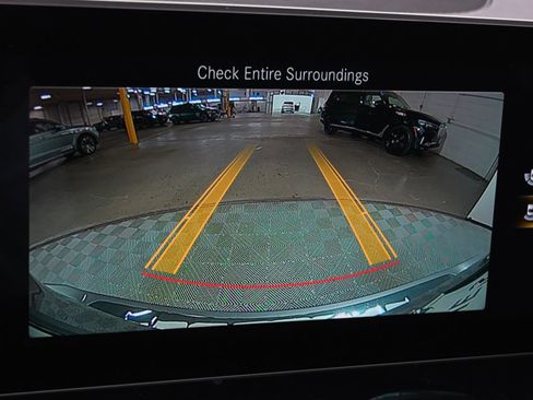 Used 2021 Mercedes-Benz GLB 250 4MATIC image 29