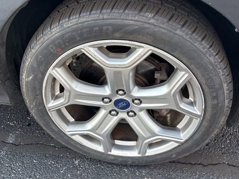 Used 2018 Ford Escape Titanium w/ Ford Safe & Smart Package image 9