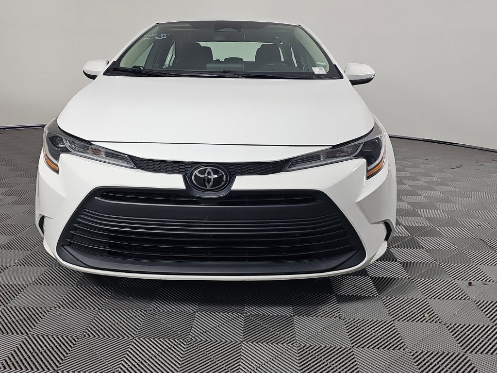 Used 2024 Toyota Corolla LE FWD image 3