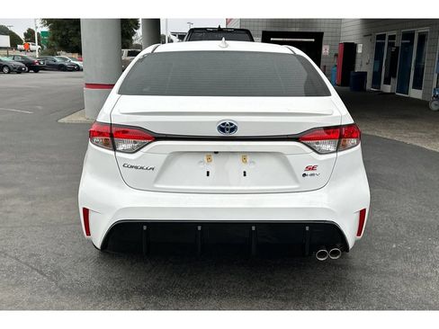 Used 2025 Toyota Corolla SE w/ SE Premium Package FWD image 6