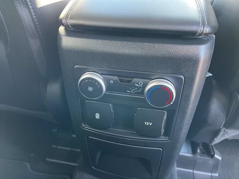 Used 2022 Ford Explorer XLT w/ Equipment Group 202A AWD/4WD image 33