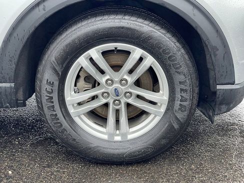 Used 2022 Ford Explorer XLT w/ Equipment Group 202A image 10