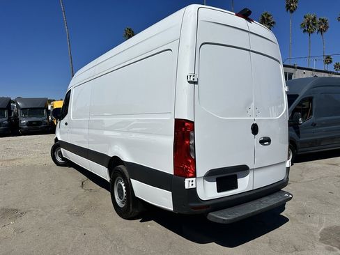 Used 2023 Mercedes-Benz Sprinter 2500 image 9