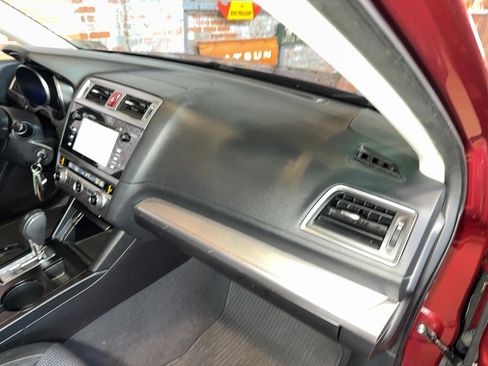 Used 2017 Subaru Outback 2.5i Premium image 90