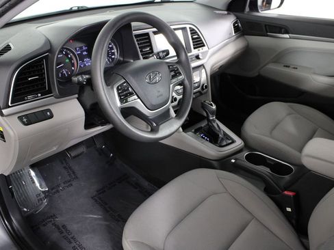 Used 2017 Hyundai Elantra SE image 17
