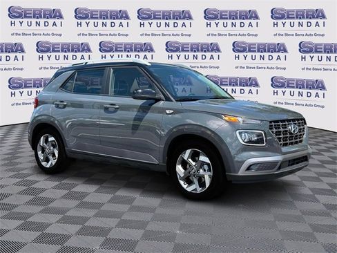 Used 2025 Hyundai Venue Limited image 10