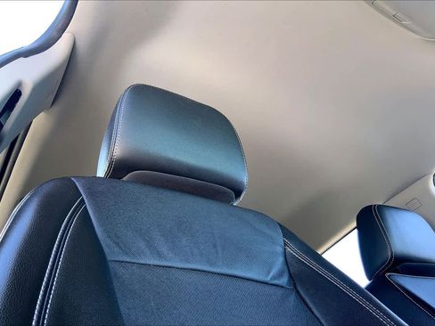 Used 2024 GMC Terrain SLT AWD/4WD image 14