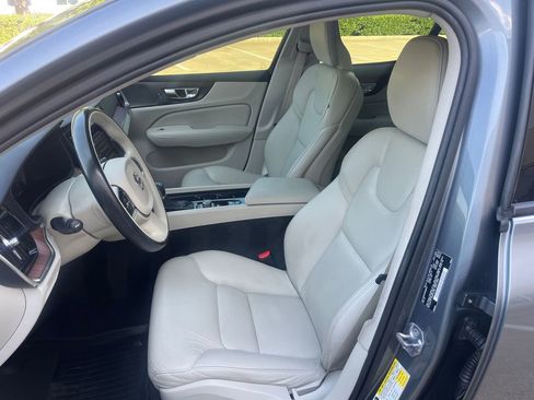 Used 2021 Volvo S60 T5 Momentum FWD image 15