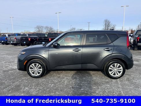 Used 2021 Kia Soul LX image 3